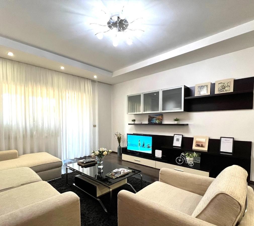 Spacious Family-Friendly Apartment In The Heart Of Bllok Tirana Exterior foto